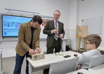 Фото 4 к новости Урок метрологии для школьников провел участник программы «Герои. Нижегородская область»