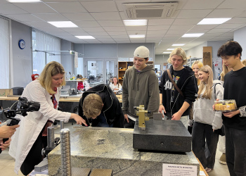 Фото 3 к новости Нижегородские школьники посетили региональный ЦСМ в рамках мероприятий, приуроченных к Всемирному дню качества