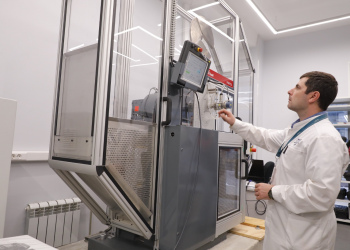 Фото 2 к новости Антон Алиханов ознакомился с испытательными и метрологическими возможностями ЦСМ Росстандарта в Нижегородской области